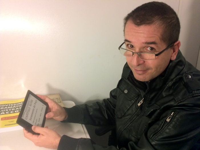 Professor Alexei Oliveira, feliz com seu Kindle!
